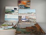 trois tableaux représentant des bateaux sont exposés sur un fond blanc