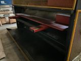 une image d'une machine dans une usine