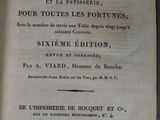 un vieux livre avec un titre en noir et blanc