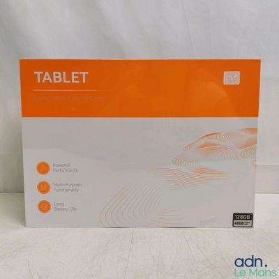 La boîte de la tablette est posée sur la table, prête à être ouverte.