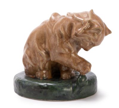 a statue of a cat sitting on a marble base