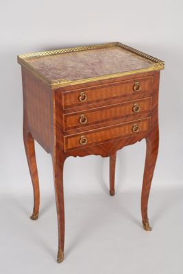 table de salon en placage, ouvrant à trois tiroirs, le plate… - Photo 1