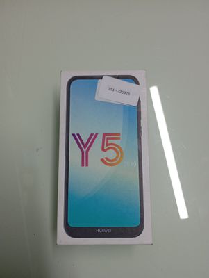 the box of the samsung 5g phone is sitting on the table