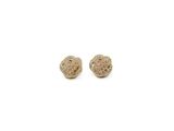 une paire de boucles d'oreilles en or ornées de pierres blanches