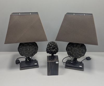 two lamps that are sitting on a table