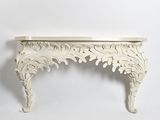 une photo d'une console blanche avec un plateau en marbre