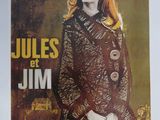 une image représentant l'affiche d'un film sur laquelle figure une femme vêtue d'une veste en cuir