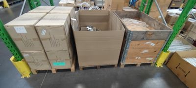 Ensemble d'environ 23 palettes de composants pour fabricatio… - Photo 1