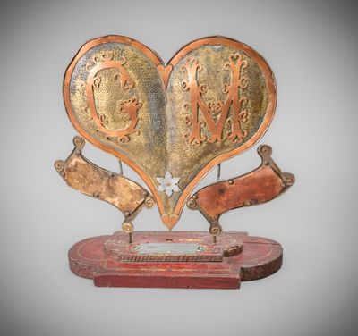 a sculpture of a heart with two people inside of it
