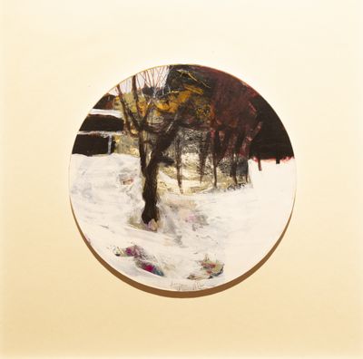 un tableau représentant un paysage enneigé avec un arbre au centre