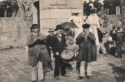 CPA : Bretagne Binic, joueurs de Binious