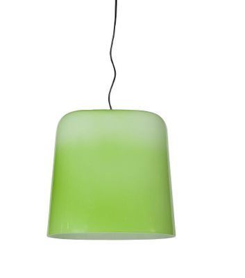 une suspension en verre vert suspendue à un fil noir