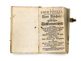 un vieux livre ouvert, dévoilant une page de texte sur fond blanc