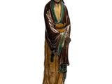 une image représentant la statue d'un homme portant un chapeau et une robe