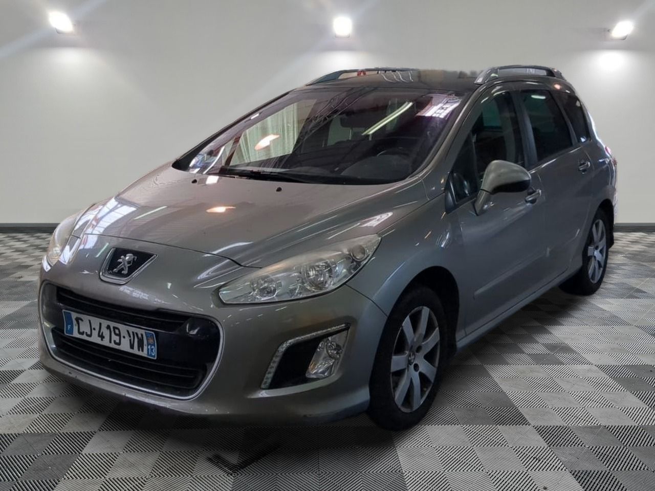PEUGEOT - 308 SW 1.6 E-HDI 112CH FAP ACTIVE - GO - Mise en service: 16/08/2012 - euro 5. Le système multimédia ne fon...