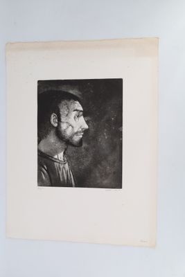 une vieille photo en noir et blanc d'un homme barbu
