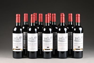 six bouteilles de vin rouge alignées