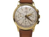 une image d'une montre en gros plan sur fond blanc
