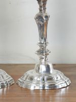 PAIRE DE FLAMBEAUX en bronze argenté à fût balustre et base … (photo 5)