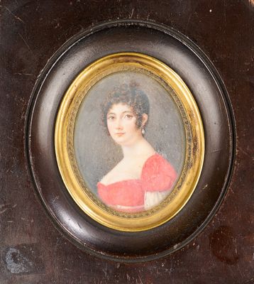 portrait d'une femme en robe rouge dans un cadre en bois
