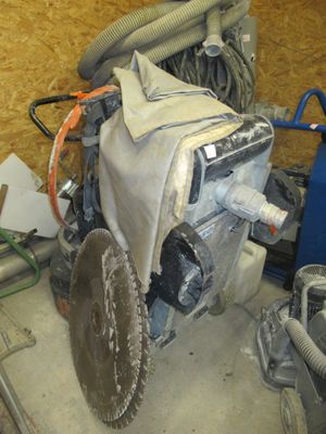 une photo d'une machine en cours de réparation
