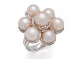une bague avec une perle rose et un ensemble de diamants