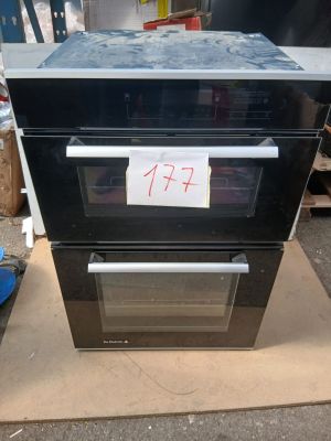 deux fours posés sur une boîte en carton