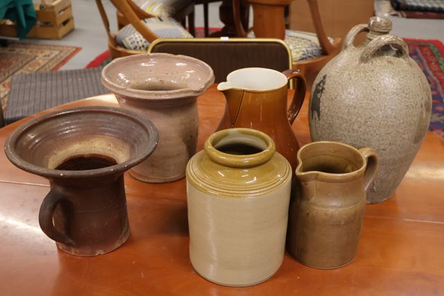 Lot de 6 grès, chevrette, pichets et pot. 