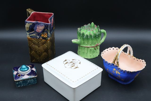Pichet barbotine « Onnaing », encrier Tharaud, panier porcelaine ...