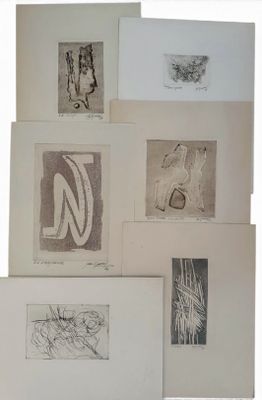 Plusieurs types de dessins différents sont représentés sur une surface blanche