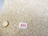 une photo d'un grain de riz blanc sur lequel figure le chiffre 21