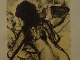 une image représentant un dessin en noir et blanc d'une femme assise sur une chaise