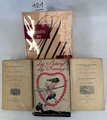 plusieurs livres sont empilés sur une table
