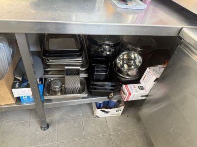 1 lot de gamelles et de bacs gastro (environ une dizaine)