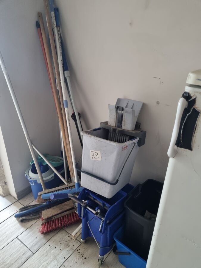 1 kit lavage sol, balais, raclettes