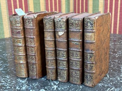 Lot composite de six volumes du XVIIIe siècle, reliés en ple…
