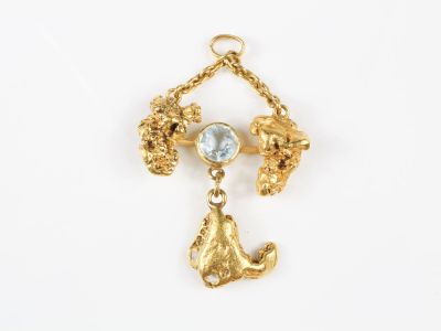 Pendentif en or, composé de 3 pépites probablement naturelle…