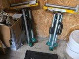 une boîte à outils posée dans un coin d'une pièce