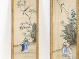paire de peintures chinoises représentant des oiseaux et des personnages dans un jardin
