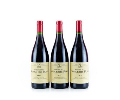trois bouteilles de vin rouge sur fond blanc