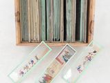 une boîte en bois remplie de livres et de photos de personnes