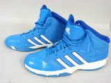 des chaussures de basket adidas bleues et blanches sur un fond blanc