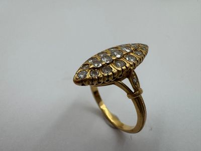 Bague marquise entièrement pavée de diamants taille moderne … - Photo 1