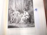 un livre ouvert sur lequel figure l'image d'une femme et d'un enfant