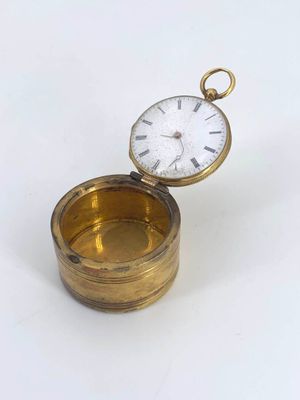 Montre de col en or jaune 750 °/°°° (18K) le dos guilloché e… - Photo 1