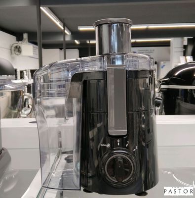 une photo d'un extracteur de jus exposé dans un magasin