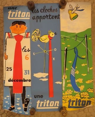 trois affiches accrochées au mur d'une salle de bains