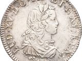 gros plan d'une pièce de monnaie sur fond blanc