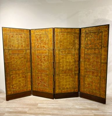 an image of a room divider made of wood with a pattern on it
