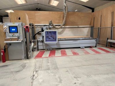 a large machine that is sitting in the middle of a room